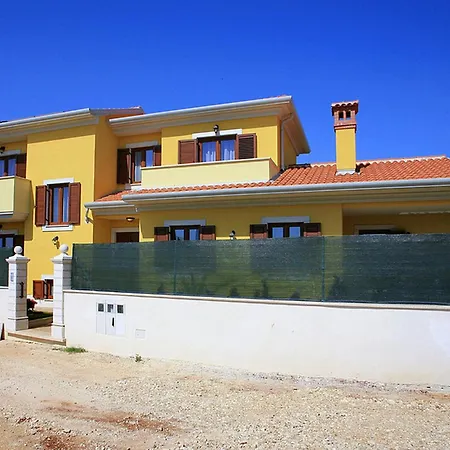 Holiday home Dora